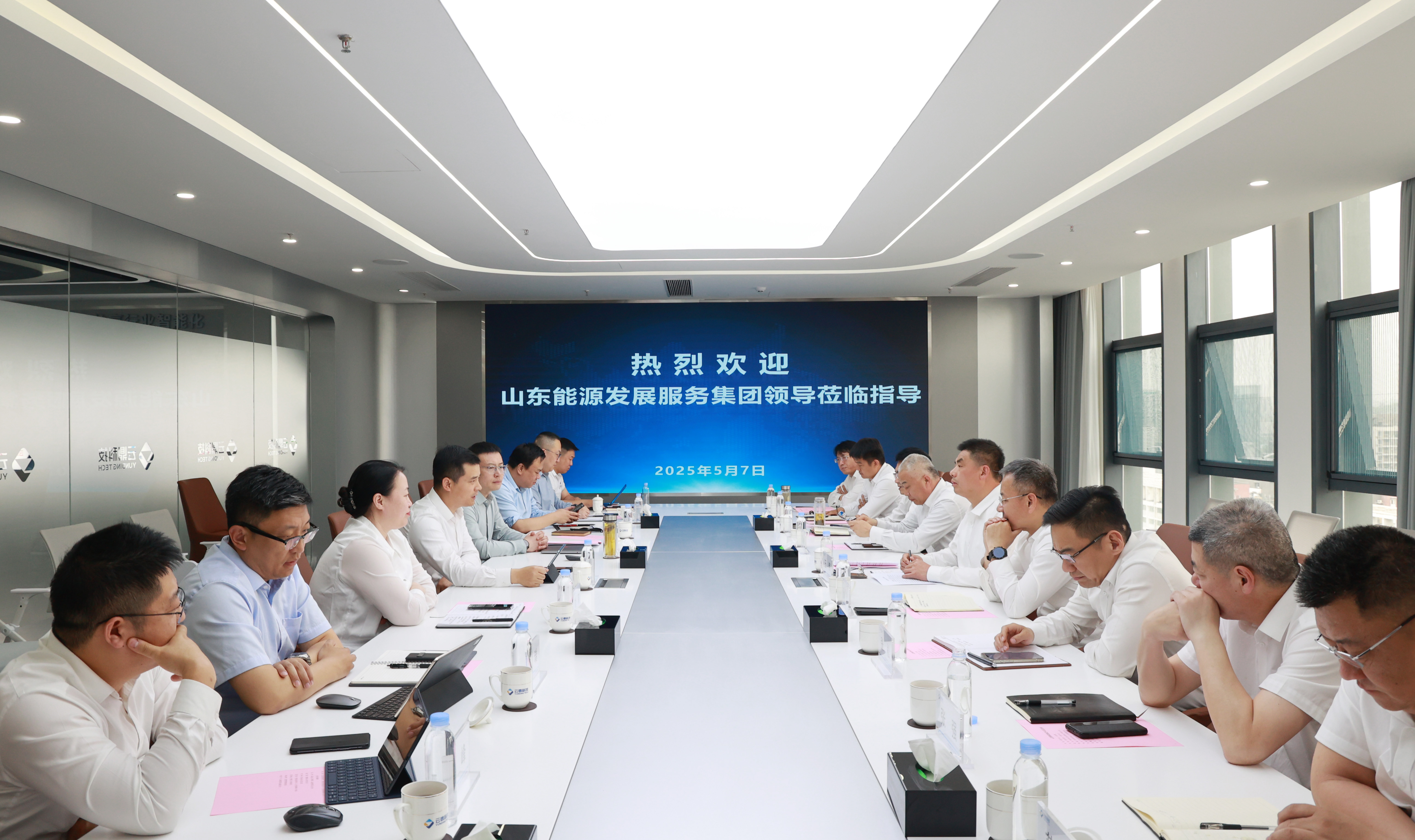 对标学习促发展 协同互鉴谱新篇 发展服务集团来利发国际科技调研交流新闻封面图